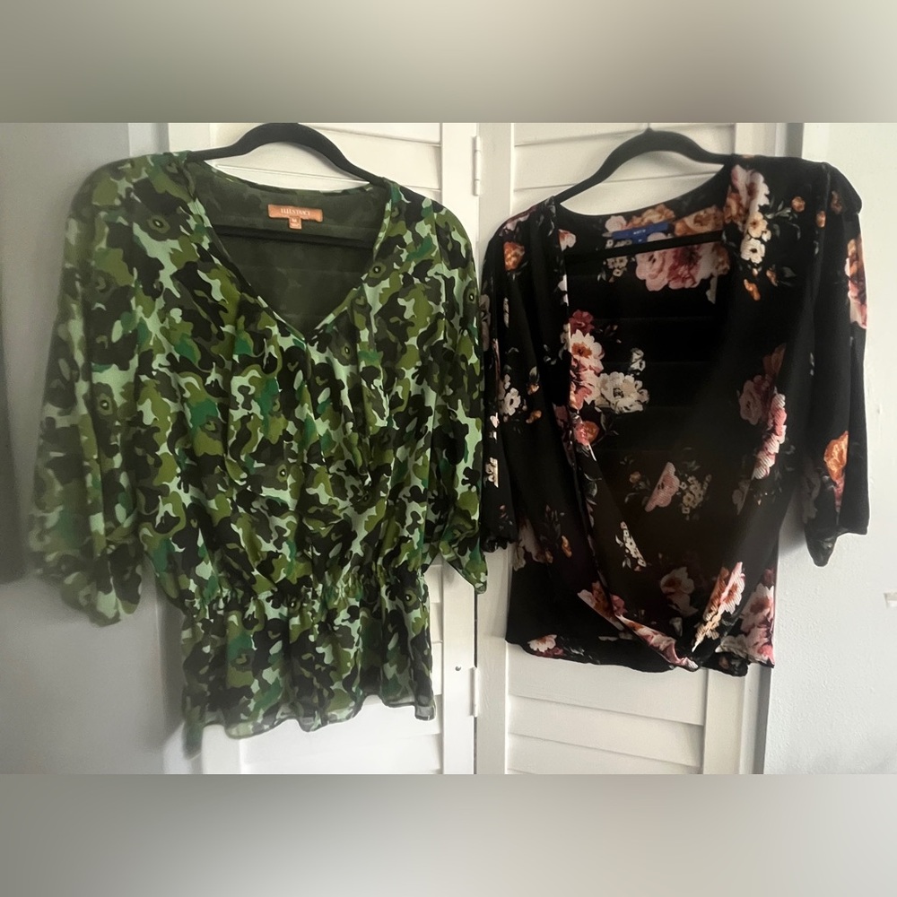 LOT OF 2 TOPS/BLOUSES: Ellen Tracy Camo V-Neck & Apt 9 Floral V-Wrap Front Sz M